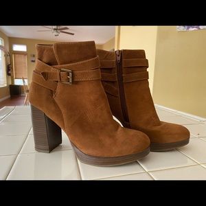 🚫SOLD🚫Brown ankle boot size 9